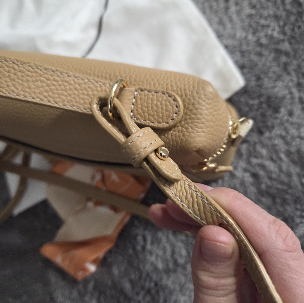 Oleada Elegant Tan Leather Handbag - Picture 10 of 15